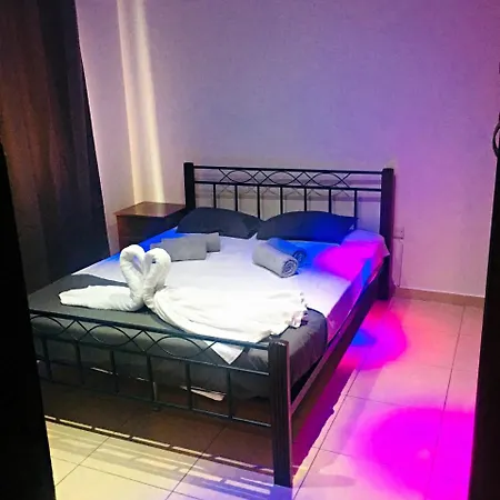 Martha Court لارنكا
